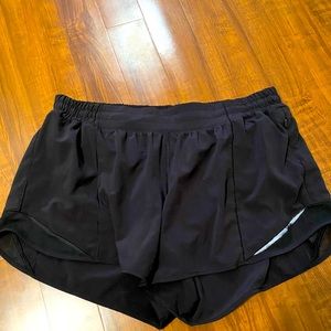lululemon hotty hot 4 inch black shorts